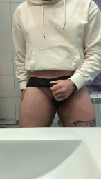QWERTY89_ webcam model stream image
