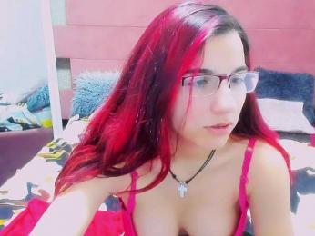Sarahlunaxx webcam model stream image