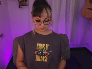 rude-n-cute webcam model stream image