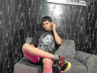 mrs-mike-hott-boy webcam model stream image