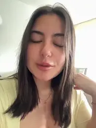 sukhakunis1 webcam stripchat model stream image