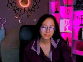 bella-cute1 webcam model stream image