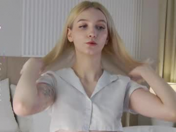 saramist webcam model stream image