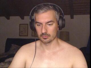 Maxwell Grant webcam model stream image