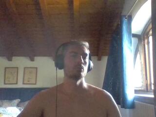 Maxwell Grant webcam model stream image