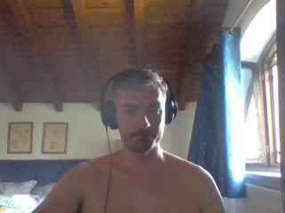 Maxwell Grant webcam model stream image