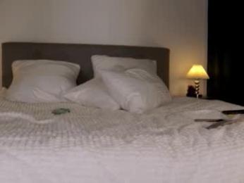 wow_peach_girl webcam model stream image