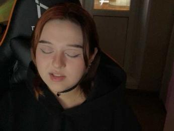 LylyBearrr webcam model stream image