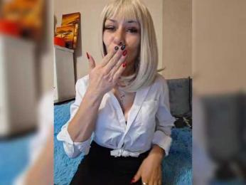 krisred webcam bongacams model stream image