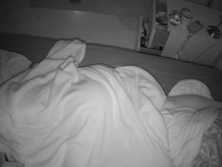 voyeurcam-julmodels-greybed-2 webcam model stream image