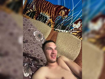 LuXuRyVN webcam model stream image
