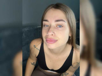 PrettyLion999 webcam model stream image
