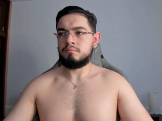 Luigi White webcam model stream image