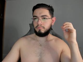 Luigi White webcam model stream image