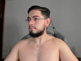 Luigi White webcam model stream image