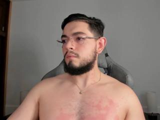 Luigi White webcam model stream image
