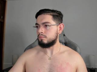 Luigi White webcam model stream image