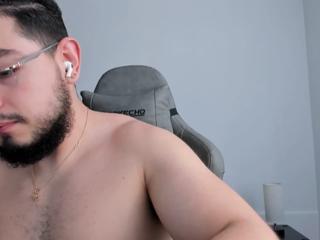 Luigi White webcam model stream image