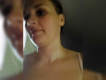 LisaLovHoney webcam bongacams model stream image