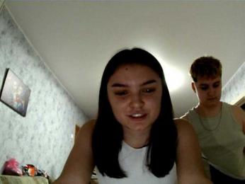 2Lesbians webcam bongacams model stream image