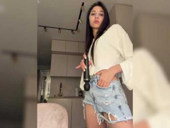 MolliKiana webcam model stream image