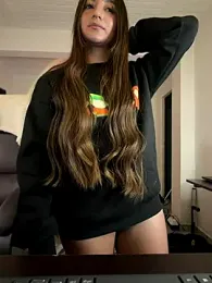 aly_golden_ webcam model stream image