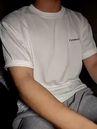 ThreadyHatching webcam model stream image