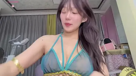 Yaya--728 webcam stripchat model stream image