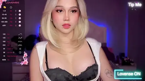 SarasayTS webcam stripchat model stream image
