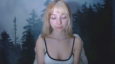 LuciaAdorable webcam cam4 model stream image