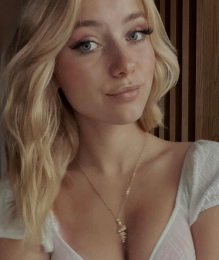 LuciaAdorable webcam model stream image