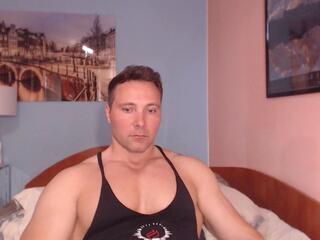 Hunky Muscle webcam model stream image