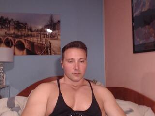 Hunky Muscle webcam model stream image