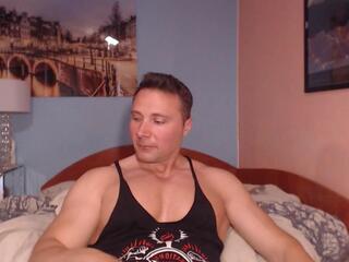 Hunky Muscle webcam model stream image