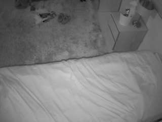 voyeurcam-julmodels-whitebed-3 webcam model stream image