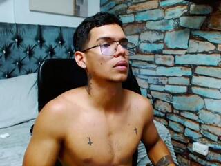 Niick Thorp webcam model stream image