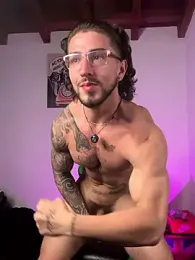 Valentino_Xander webcam stripchat model stream image