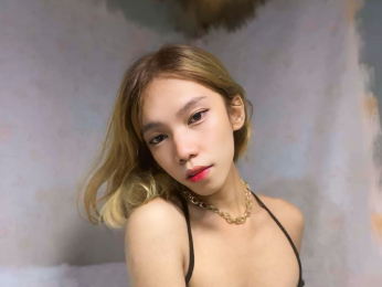 ParisKate webcam model stream image
