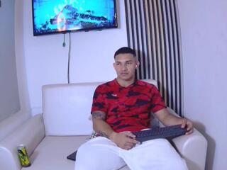 Venedic Bull webcam model stream image