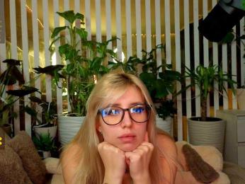 FlowwwerGirl webcam model stream image