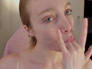 Lisa Hyper webcam model stream image