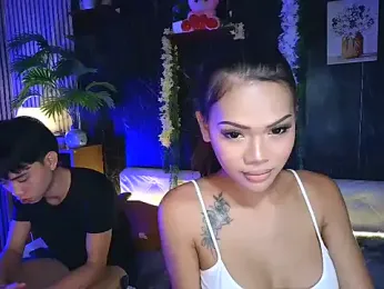 ur_holly_lexie webcam model stream image