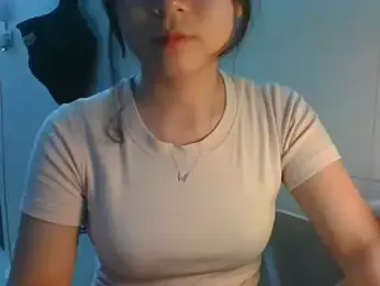 Linzly webcam model stream image