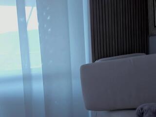 Kitty Lowell webcam model stream image