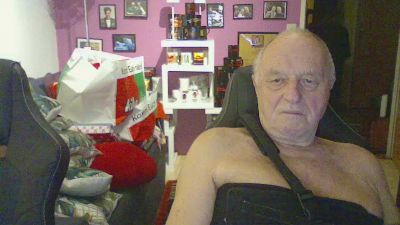 romwien webcam model stream image