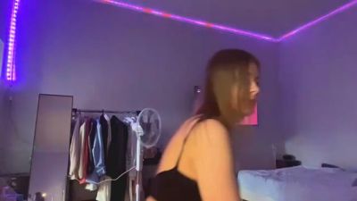 DotGilvin webcam model stream image
