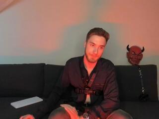 Harvey Wiliams webcam model stream image