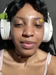 QueenKimi webcam model stream image