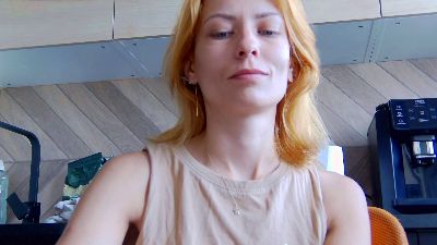 Karoline121 webcam model stream image