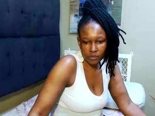 naughtymilfxox webcam model stream image